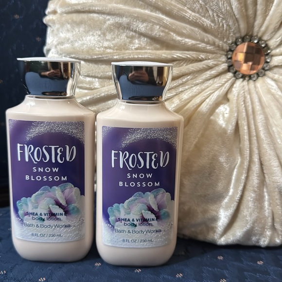 BATH & BODY WORKS SET. . . FROSTED SNOW BLOSSOM SCENT - Picture 2 of 6